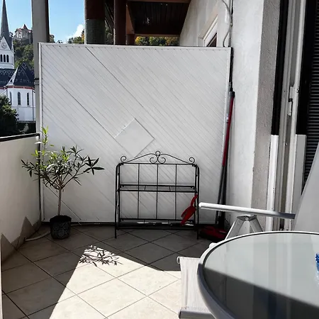 Lakeside Apartment *